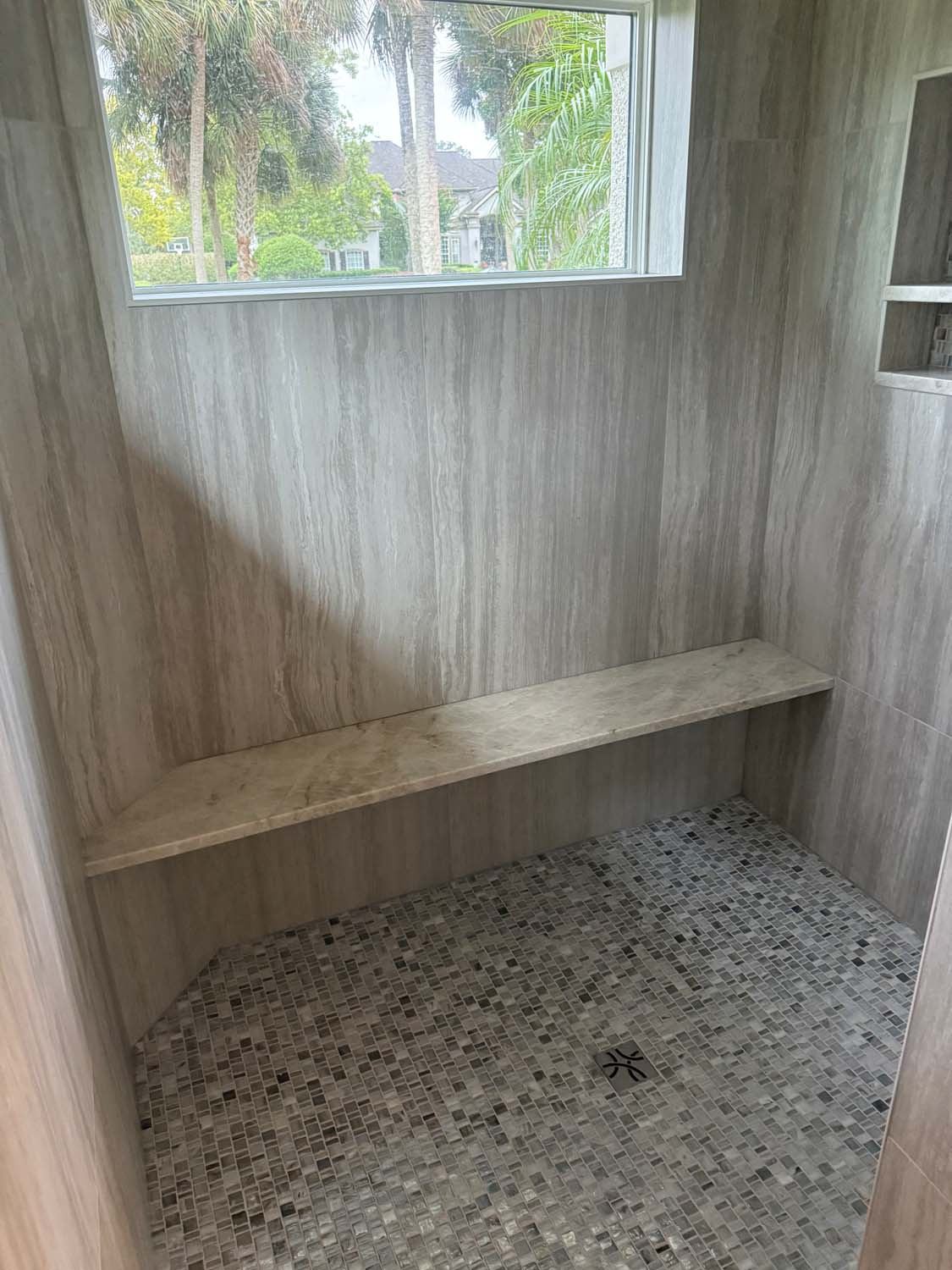 Wood-look shower with a built-in bench
